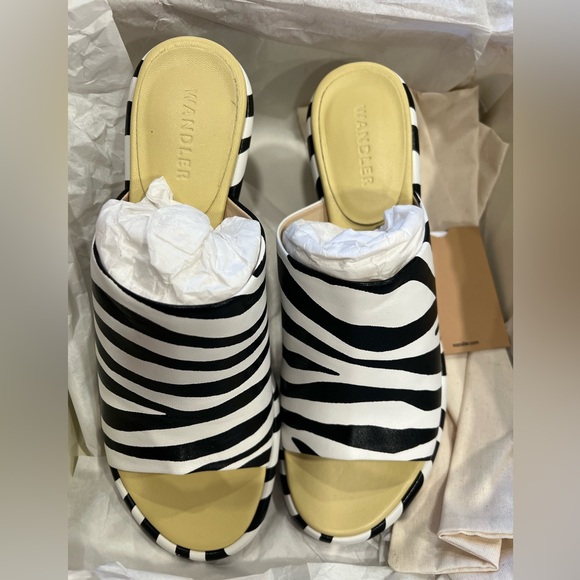 Wandler Zebra Kitten Heel - Picture 2 of 6